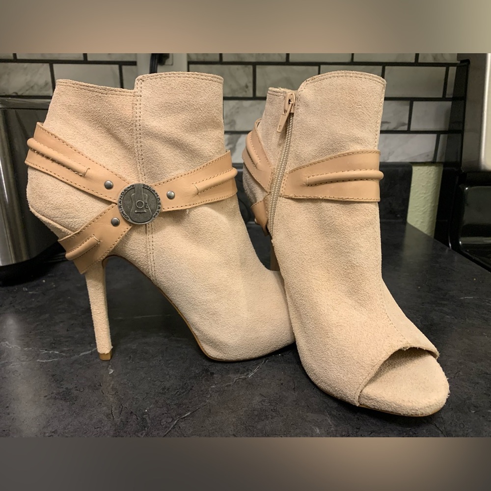 Miranda Lambert cream leather Boho open toe heals size 7.5